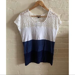 Marble blue color block floral lace round neck top